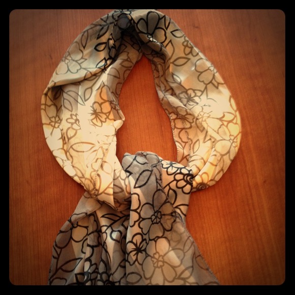 Floral Print Neck scarf great condition