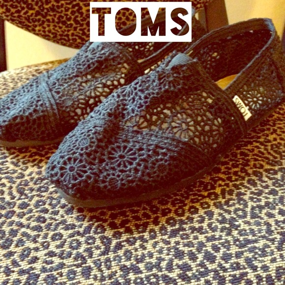 ❌❌❌ SOLD Black lace Toms sz 7❌❌❌