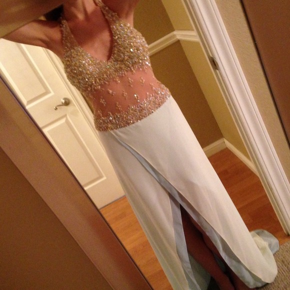 Worn once Faviana Couture sequined gown. Size 4. - Picture 2 of 4