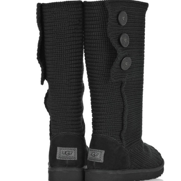Black Classic Cardy Uggs ✨REDUCED✨