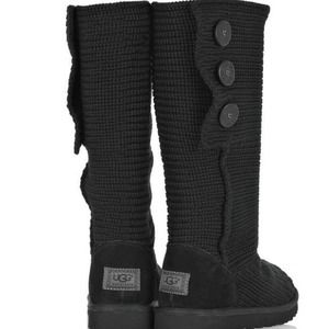 Black Classic Cardy Uggs ✨REDUCED✨