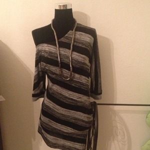 Gray/black long one sided shirt & necklace