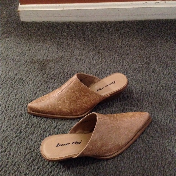 Pointy Toe Slip On Shoe