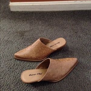 Pointy Toe Slip On Shoe