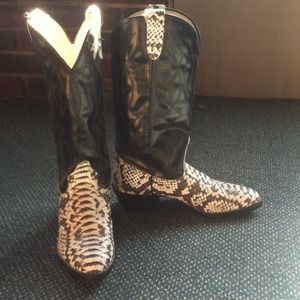 👏UNIQUE cowboy boots !!