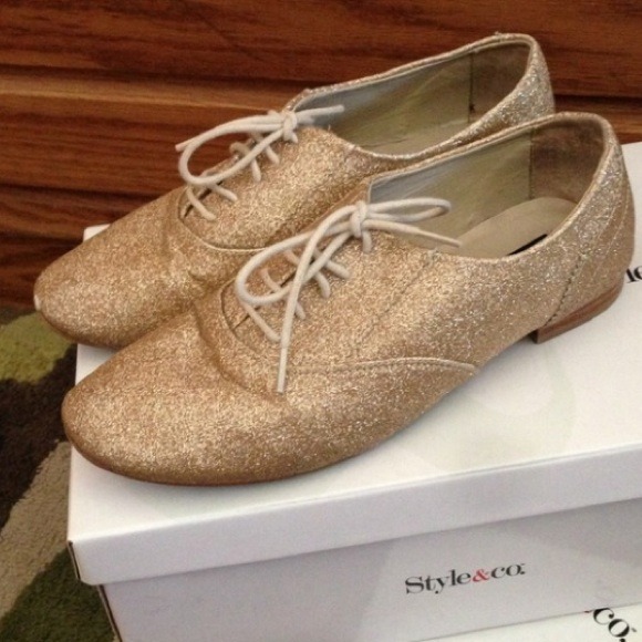 Gold Oxfords and Coral Cutout Flats Bundle