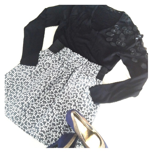 SOLD 🎀 BCBG Leather Flower Appliqué Black Top