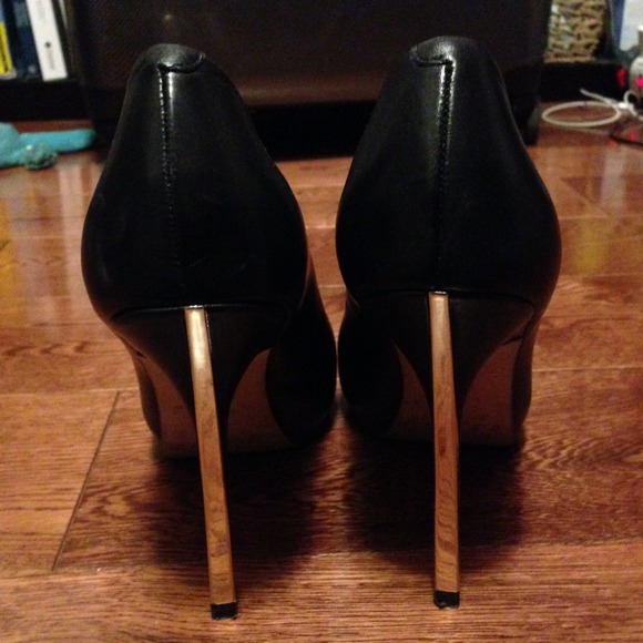 GUESS by Marciano