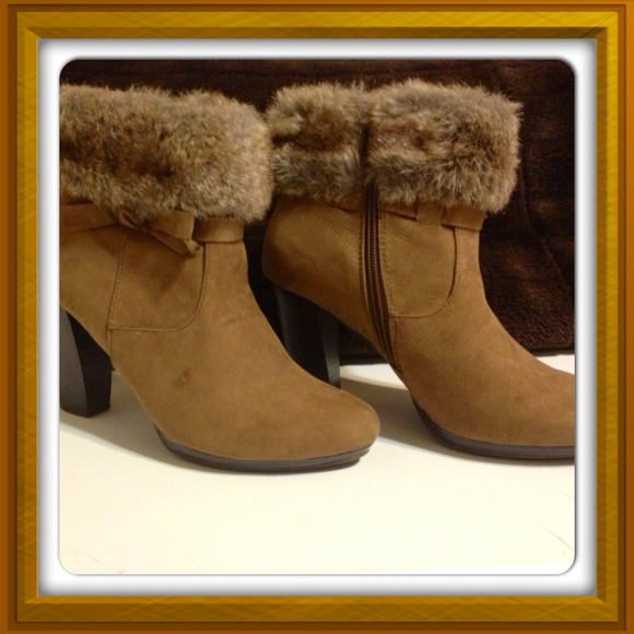 Dana Buchman Swede Boots