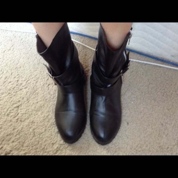 Trade black leather boots