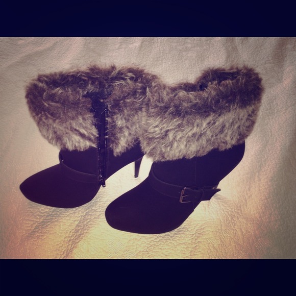 NEW faux-fur booties size 10