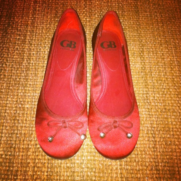 Lovely Satin Ballet Flats With Bow Detail
