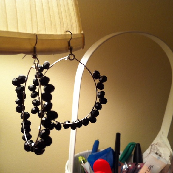 Black beaded silver hoop earrings - Picture 1 of 3