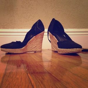 Black strappy wedges