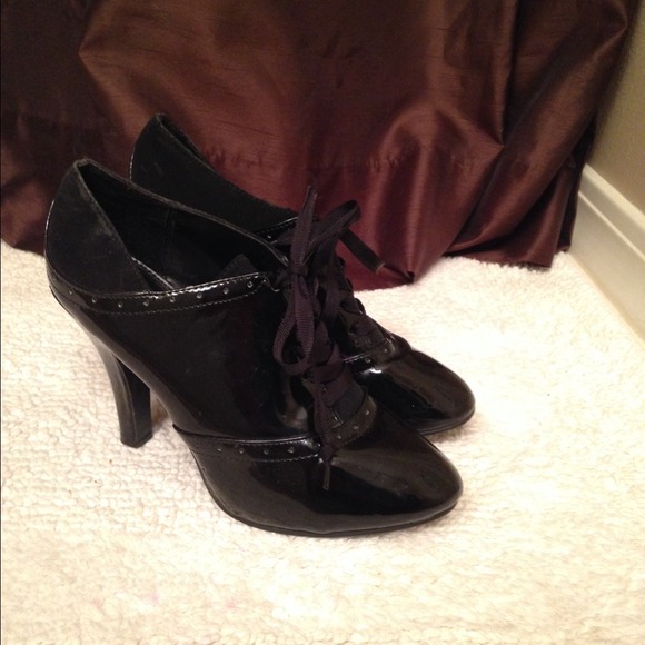 Tie heels