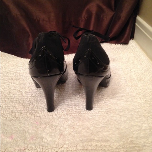 Tie heels - Picture 2 of 2