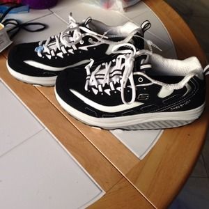 Skechers shape ups  size 9.5 women's new