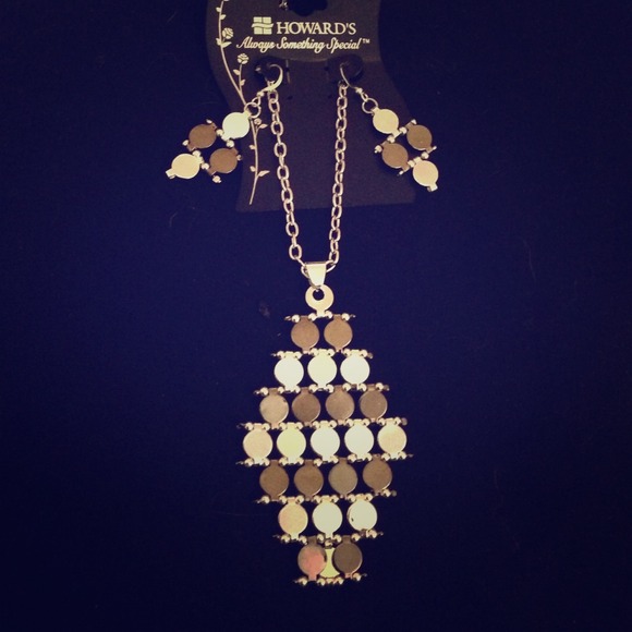 Howard's Silver Statement Jewelry Set