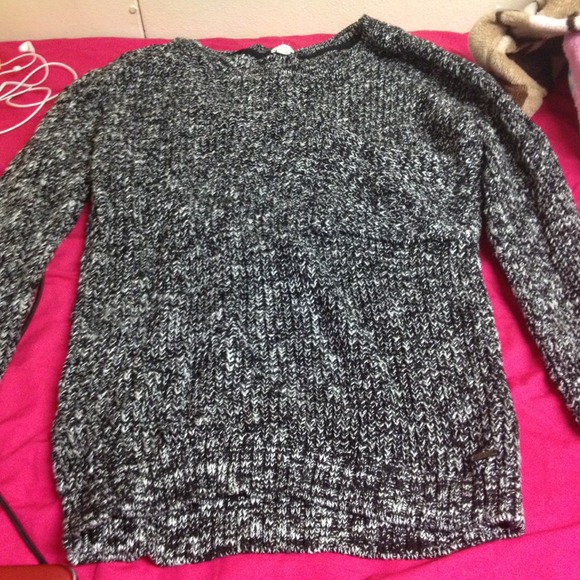 2 sweaters for trade