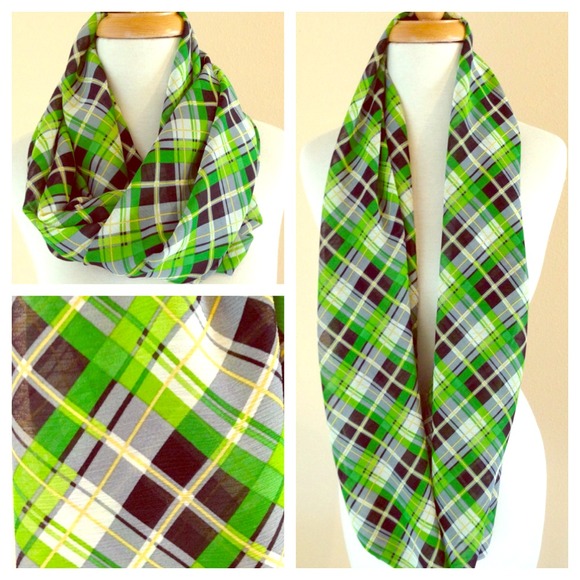 🔴LOWER PRICE! Green plaid infinity scarf! Beauty! - Picture 1 of 2