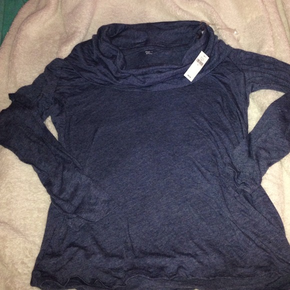Brand new long sleeve Gap shirt
