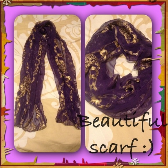 Very pretty scarf ☺️beautiful colors