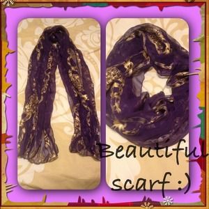 Very pretty scarf ☺️beautiful colors