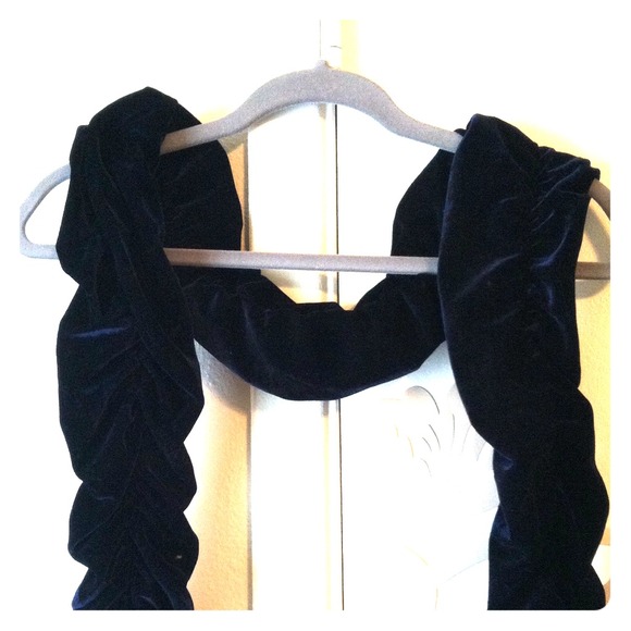 FINAL MARKDOWN! Beautiful blue velvet scarf NWT