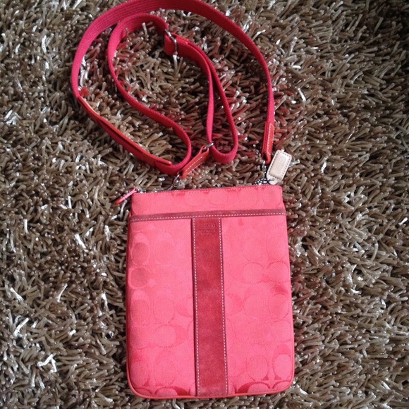 🚫SOLD locally🚫Coach signature canvas crossbody