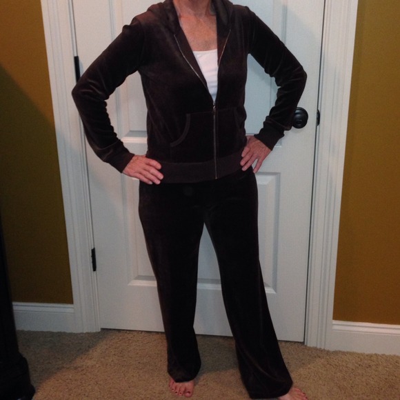 🚫SOLD IN BUNDLE🚫Velour track suit