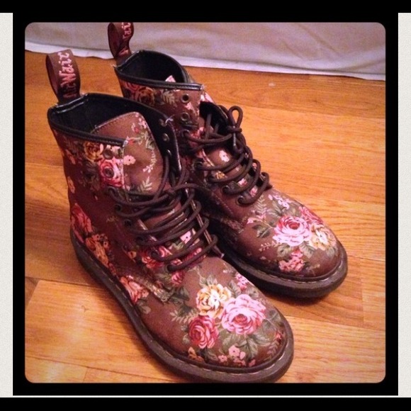 💢LOWERED💢 Floral Print Dr Martens(Womens8)