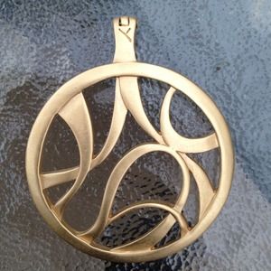 Elegant Pizzazz Goldtone Pendant