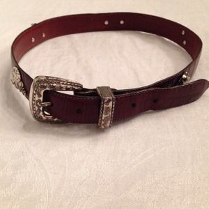 Leather belt with pewter dogs