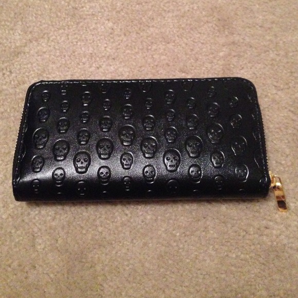 Small clutch/ wallet with skulls