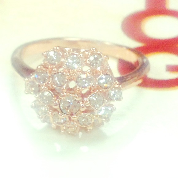 Shiny gold rose band ring