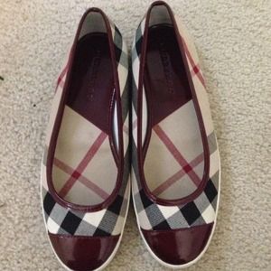 Burberry flats size 10