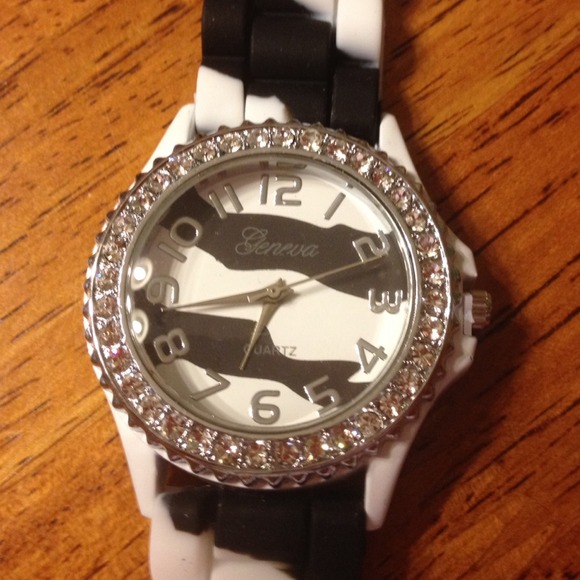 HOLD new black and white quartz bling watch. - Picture 2 of 4