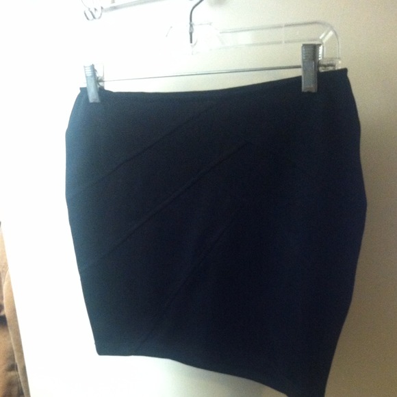 Black tight skirt