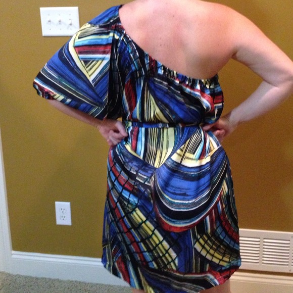 🚫SOLD IN BUNDLE🚫Boutique One Shoulder Dress - Picture 2 of 4