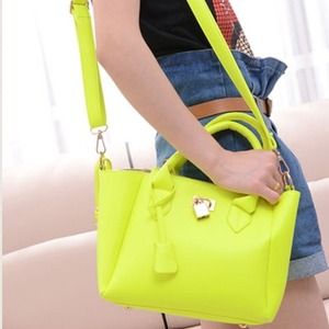 📌✂️PRICE REDUCED✂️📌New Neon  Green Shoulder bag