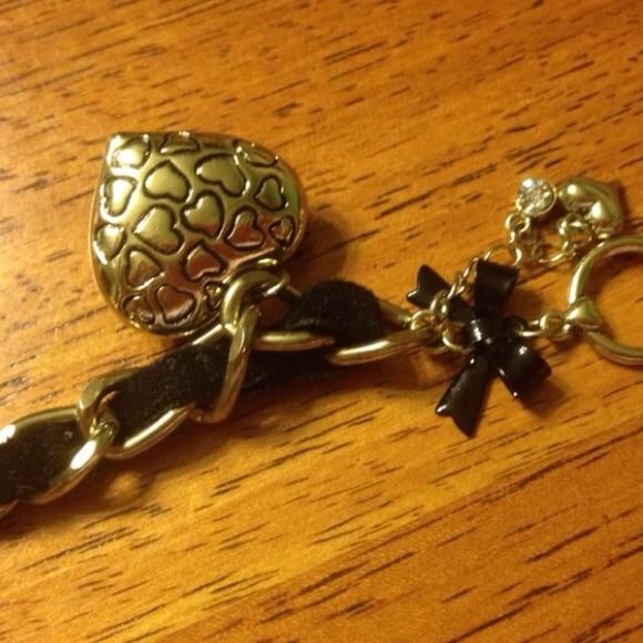 ✨HOST PICK✨Betsey Johnson toggle bracelet. BNWT - Picture 2 of 4