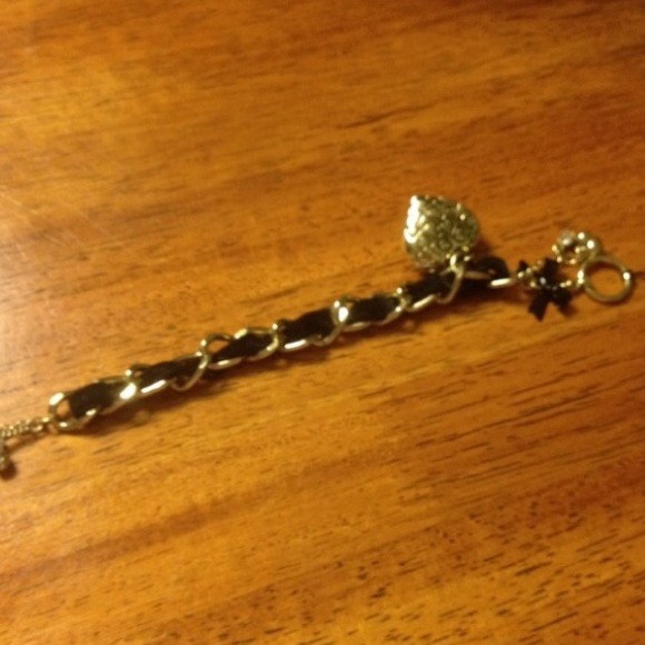 ✨HOST PICK✨Betsey Johnson toggle bracelet. BNWT - Picture 3 of 4