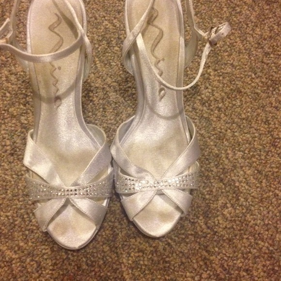 Silver heels. Worn once. - Picture 3 of 3