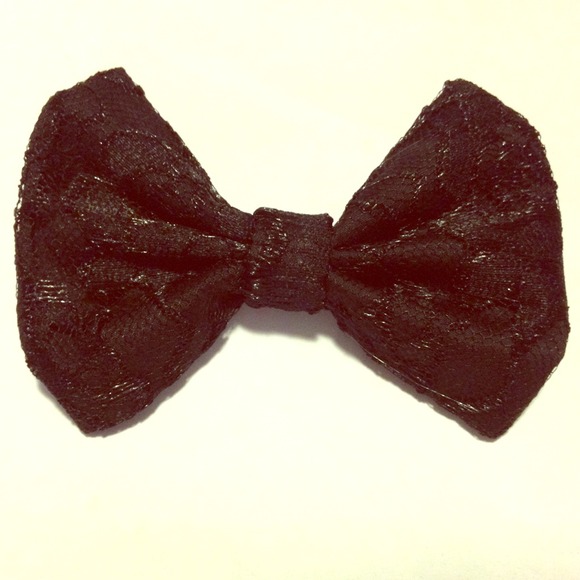 Black lace bow