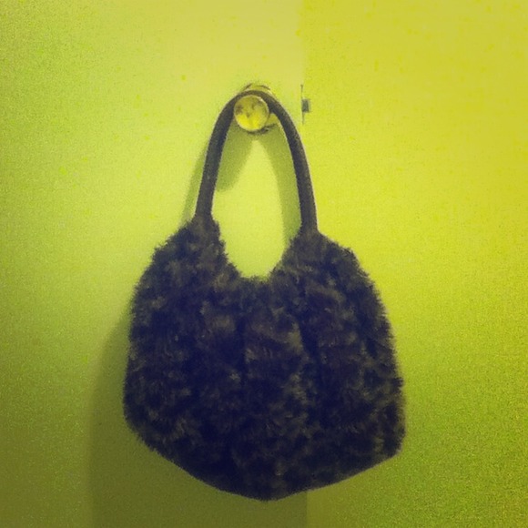 Big furry purse💋