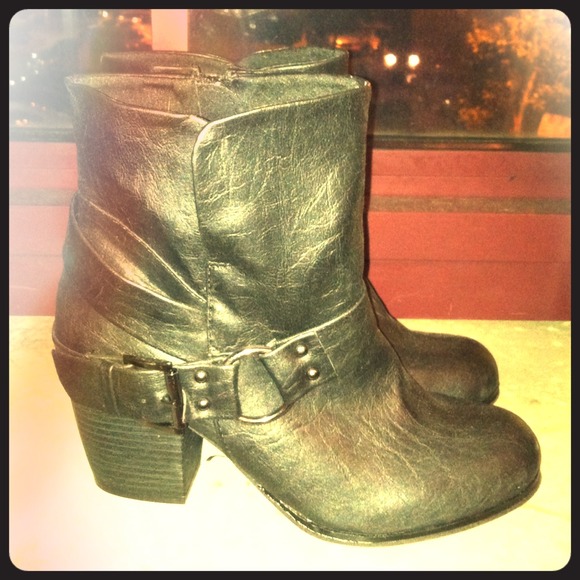 ✳️sold✳️ Biker booty heels