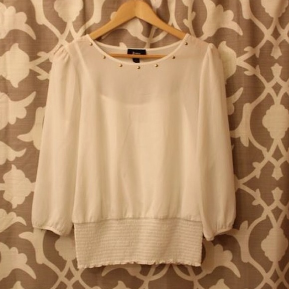 Tops - 🎉HOST PICK🎉 Flowy Blouse with Gold Details