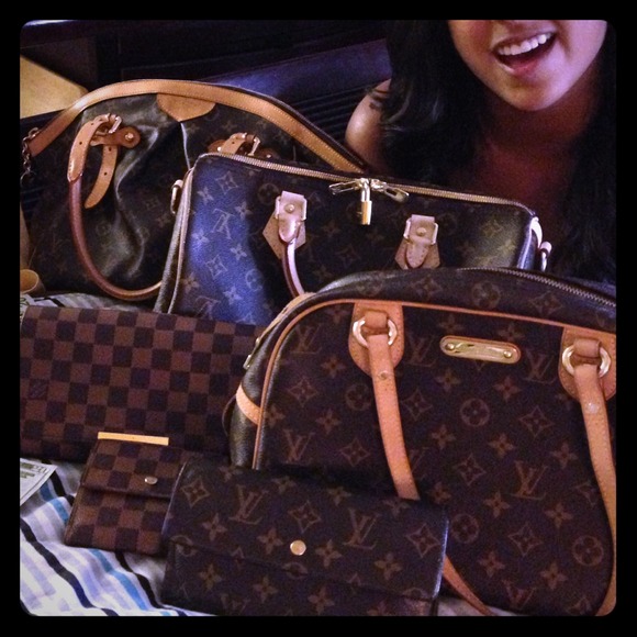 LV collections-left for sale damier bifold wallet.