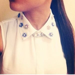 Forever 21 Tops - NWT White Sleeveless Jeweled Collar Top Forever 21 Tops - NWT White Sleeveless Jeweled Collar Top