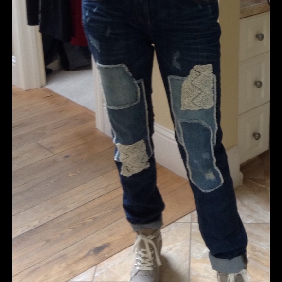 🚫SOLD in a bundle🚫Lace and denim boyfriend jean